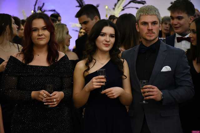 [FOTO] Ten wieczór zapamiętają na zawsze! Maturzyści z Hotelarki bawili się na balu studniówkowym