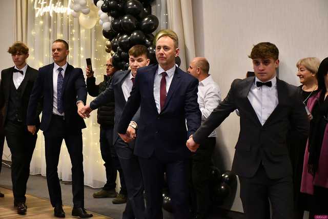 [FOTO] Ten wieczór zapamiętają na zawsze! Maturzyści z Hotelarki bawili się na balu studniówkowym
