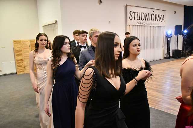 [FOTO] Ten wieczór zapamiętają na zawsze! Maturzyści z Hotelarki bawili się na balu studniówkowym