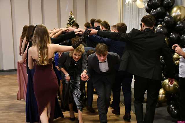 [FOTO] Ten wieczór zapamiętają na zawsze! Maturzyści z Hotelarki bawili się na balu studniówkowym