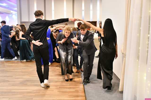 [FOTO] Ten wieczór zapamiętają na zawsze! Maturzyści z Hotelarki bawili się na balu studniówkowym