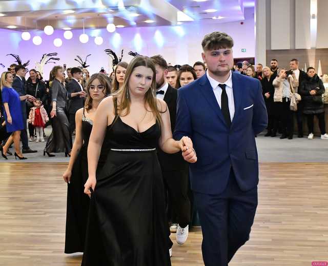 [FOTO] Ten wieczór zapamiętają na zawsze! Maturzyści z Hotelarki bawili się na balu studniówkowym