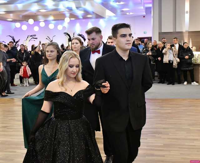 [FOTO] Ten wieczór zapamiętają na zawsze! Maturzyści z Hotelarki bawili się na balu studniówkowym