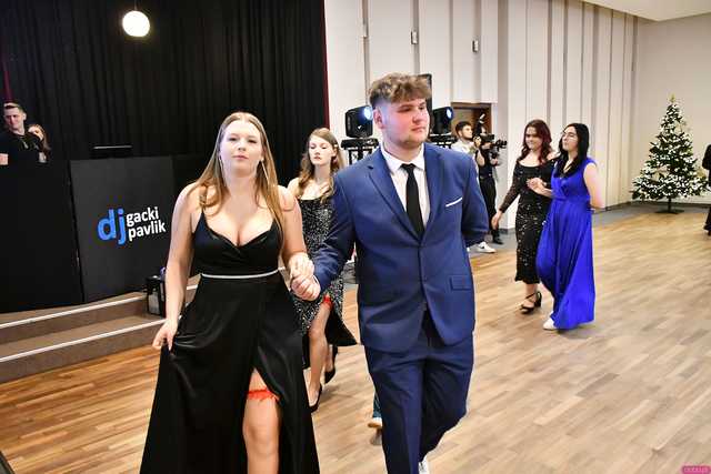 [FOTO] Ten wieczór zapamiętają na zawsze! Maturzyści z Hotelarki bawili się na balu studniówkowym
