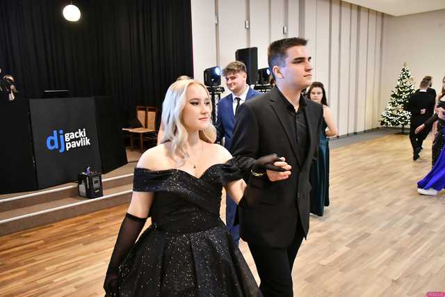 [FOTO] Ten wieczór zapamiętają na zawsze! Maturzyści z Hotelarki bawili się na balu studniówkowym