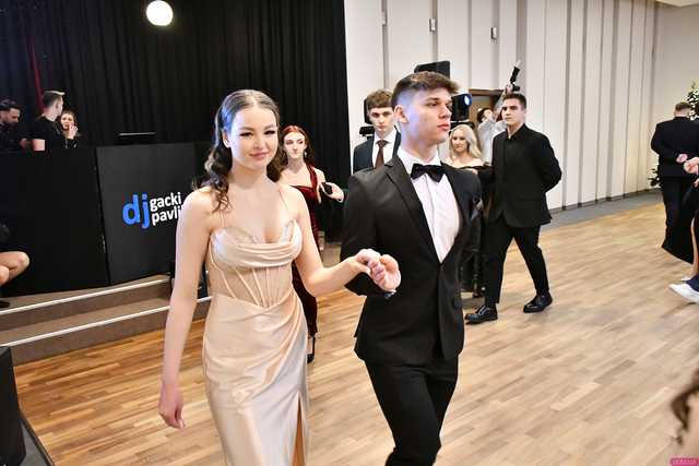[FOTO] Ten wieczór zapamiętają na zawsze! Maturzyści z Hotelarki bawili się na balu studniówkowym