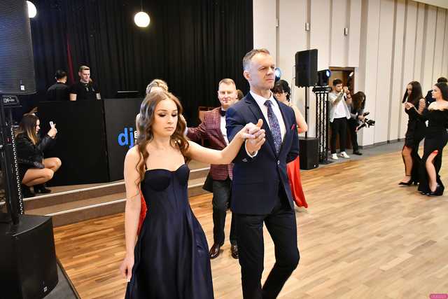 [FOTO] Ten wieczór zapamiętają na zawsze! Maturzyści z Hotelarki bawili się na balu studniówkowym
