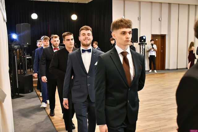 [FOTO] Ten wieczór zapamiętają na zawsze! Maturzyści z Hotelarki bawili się na balu studniówkowym