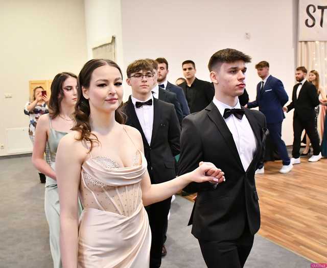 [FOTO] Ten wieczór zapamiętają na zawsze! Maturzyści z Hotelarki bawili się na balu studniówkowym
