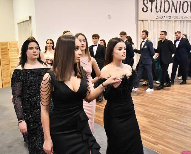 [FOTO] Ten wieczór zapamiętają na zawsze! Maturzyści z Hotelarki bawili się na balu studniówkowym