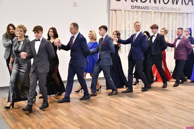 [FOTO] Ten wieczór zapamiętają na zawsze! Maturzyści z Hotelarki bawili się na balu studniówkowym