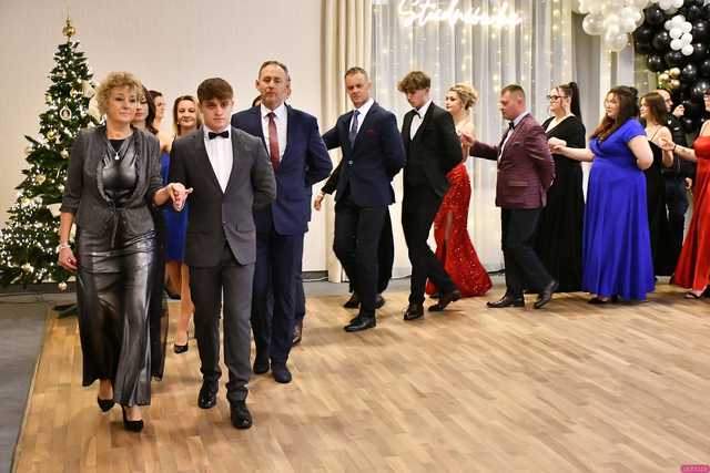 [FOTO] Ten wieczór zapamiętają na zawsze! Maturzyści z Hotelarki bawili się na balu studniówkowym