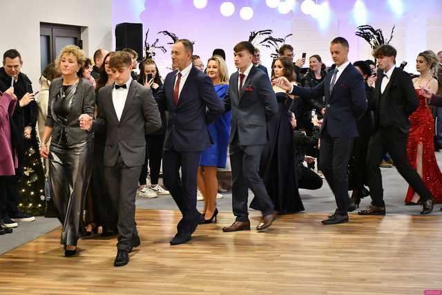 [FOTO] Ten wieczór zapamiętają na zawsze! Maturzyści z Hotelarki bawili się na balu studniówkowym