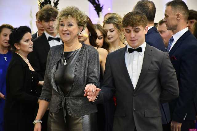[FOTO] Ten wieczór zapamiętają na zawsze! Maturzyści z Hotelarki bawili się na balu studniówkowym