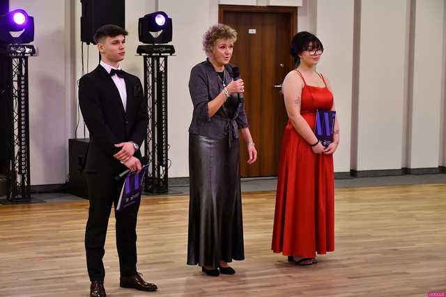 [FOTO] Ten wieczór zapamiętają na zawsze! Maturzyści z Hotelarki bawili się na balu studniówkowym