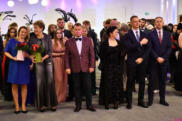 [FOTO] Ten wieczór zapamiętają na zawsze! Maturzyści z Hotelarki bawili się na balu studniówkowym