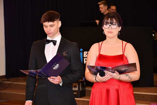 [FOTO] Ten wieczór zapamiętają na zawsze! Maturzyści z Hotelarki bawili się na balu studniówkowym