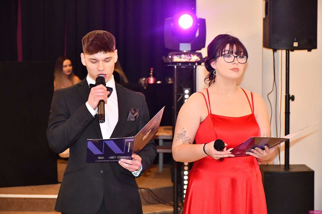 [FOTO] Ten wieczór zapamiętają na zawsze! Maturzyści z Hotelarki bawili się na balu studniówkowym