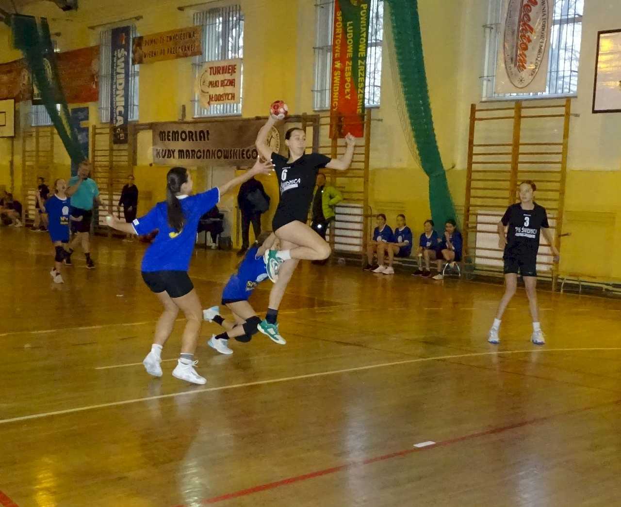 [FOTO] Za nami turniej szczypiornistek w Świdnicy