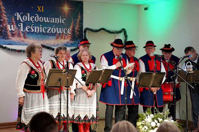 [FOTO] Po raz jedenasty kolędowali w witoszowskiej leśniczówce