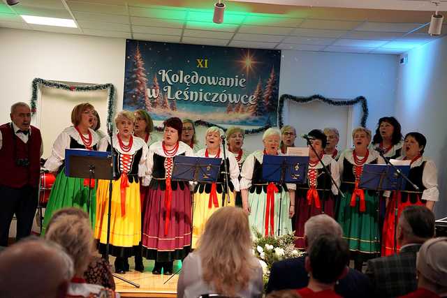 [FOTO] Po raz jedenasty kolędowali w witoszowskiej leśniczówce