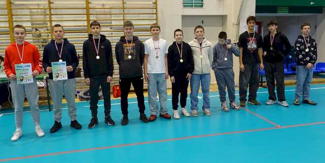 [FOTO] Szczypiorniści z klas 7-8 rywalizowali w turnieju międzyszkolnym