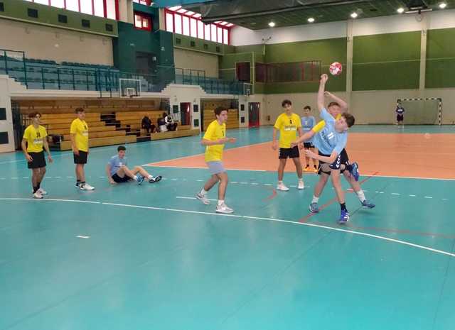[FOTO] Szczypiorniści z klas 7-8 rywalizowali w turnieju międzyszkolnym