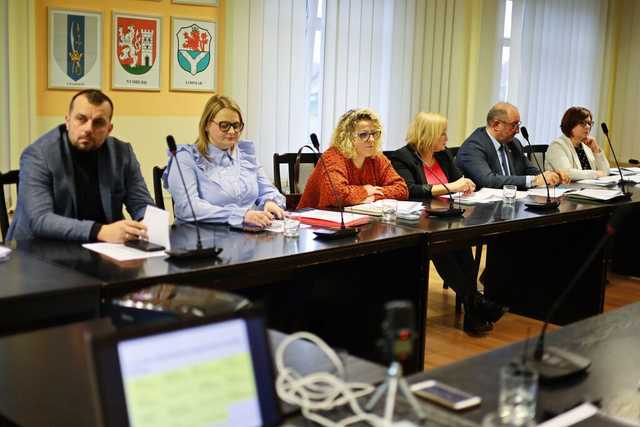 Rada Miejska przeciw wygaśnięciu mandatu radnej Zuzanny Szill 