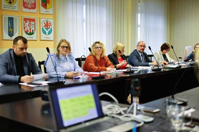 Rada Miejska przeciw wygaśnięciu mandatu radnej Zuzanny Szill 