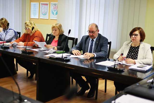 Rada Miejska przeciw wygaśnięciu mandatu radnej Zuzanny Szill 