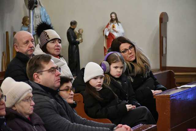 [WIDEO/FOTO] W murach kościoła św. Wacława zagrano Koncert Świąteczny. Wystąpił chór Tactus Sonus