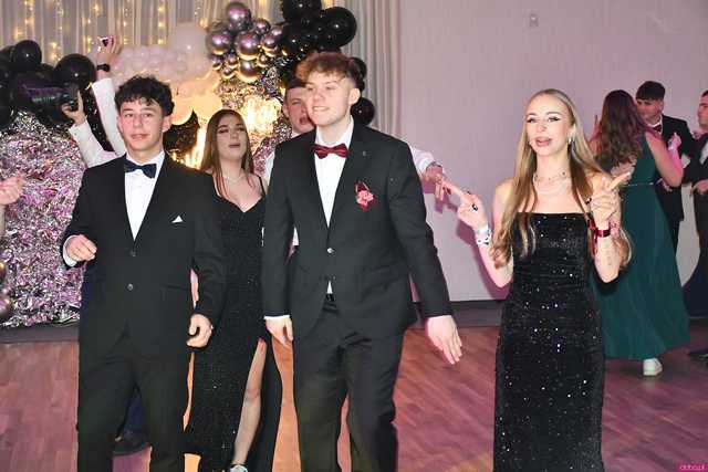 [WIDEO/FOTO] Ten wieczór zapamiętają do końca życia! Studniówka Zespołu Szkół Ekonomicznych w Świdnicy