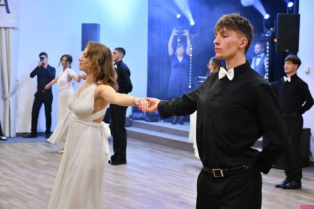 [WIDEO/FOTO] Ten wieczór zapamiętają do końca życia! Studniówka Zespołu Szkół Ekonomicznych w Świdnicy