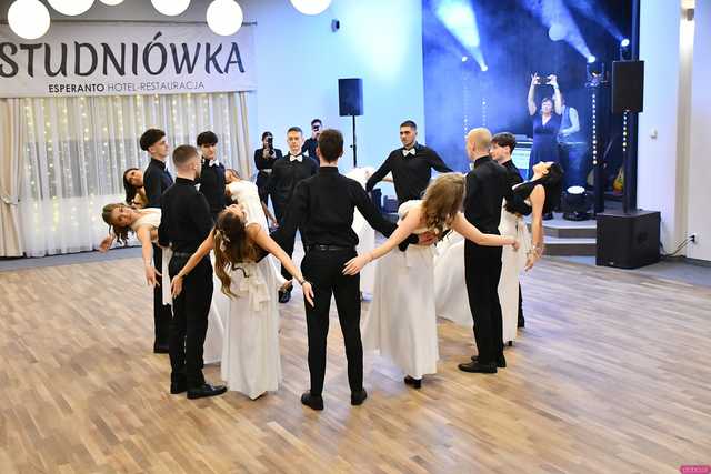 [WIDEO/FOTO] Ten wieczór zapamiętają do końca życia! Studniówka Zespołu Szkół Ekonomicznych w Świdnicy