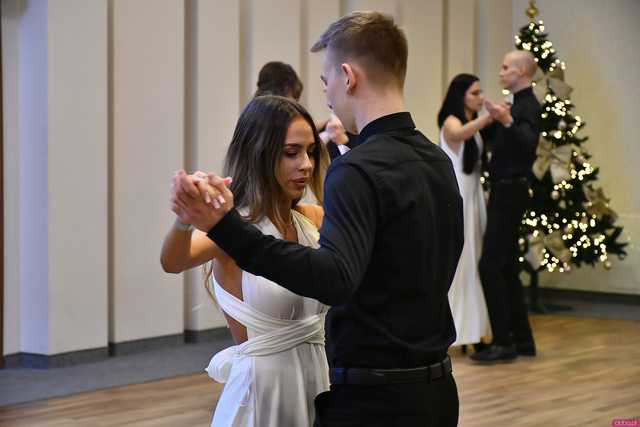 [WIDEO/FOTO] Ten wieczór zapamiętają do końca życia! Studniówka Zespołu Szkół Ekonomicznych w Świdnicy