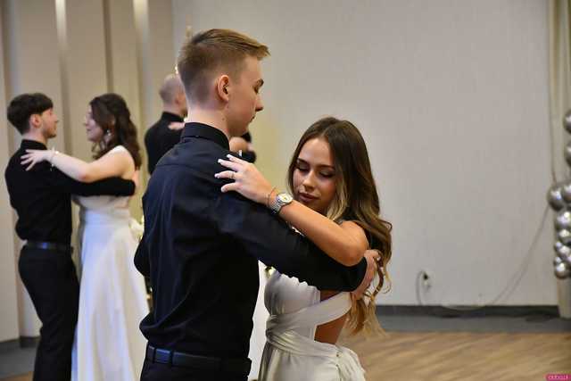 [WIDEO/FOTO] Ten wieczór zapamiętają do końca życia! Studniówka Zespołu Szkół Ekonomicznych w Świdnicy