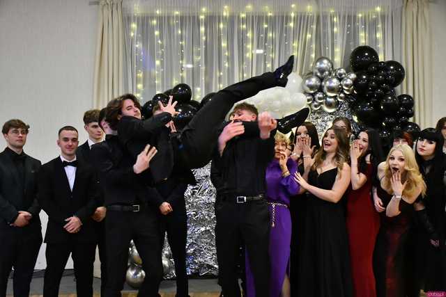 [WIDEO/FOTO] Ten wieczór zapamiętają do końca życia! Studniówka Zespołu Szkół Ekonomicznych w Świdnicy