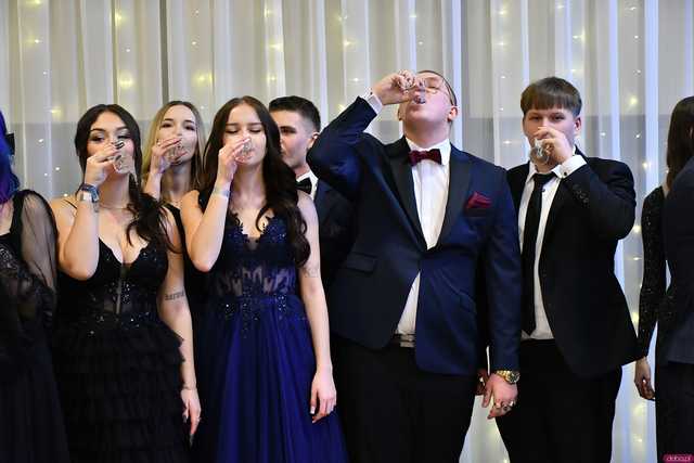 [WIDEO/FOTO] Ten wieczór zapamiętają do końca życia! Studniówka Zespołu Szkół Ekonomicznych w Świdnicy