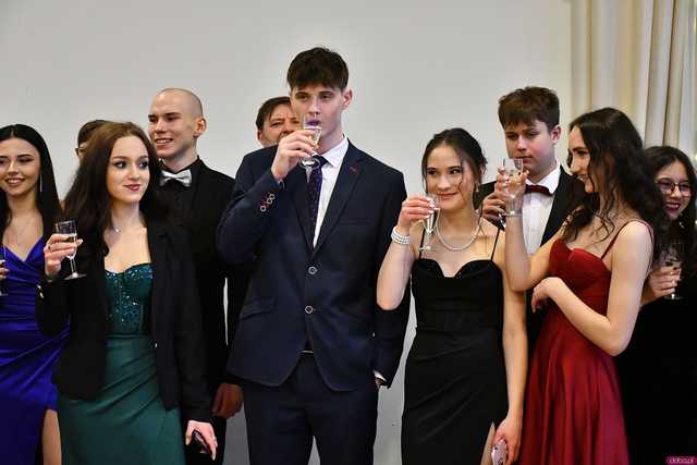 [WIDEO/FOTO] Ten wieczór zapamiętają do końca życia! Studniówka Zespołu Szkół Ekonomicznych w Świdnicy