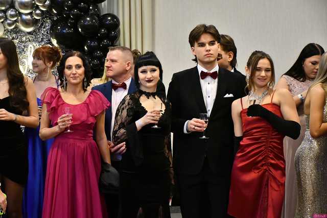 [WIDEO/FOTO] Ten wieczór zapamiętają do końca życia! Studniówka Zespołu Szkół Ekonomicznych w Świdnicy
