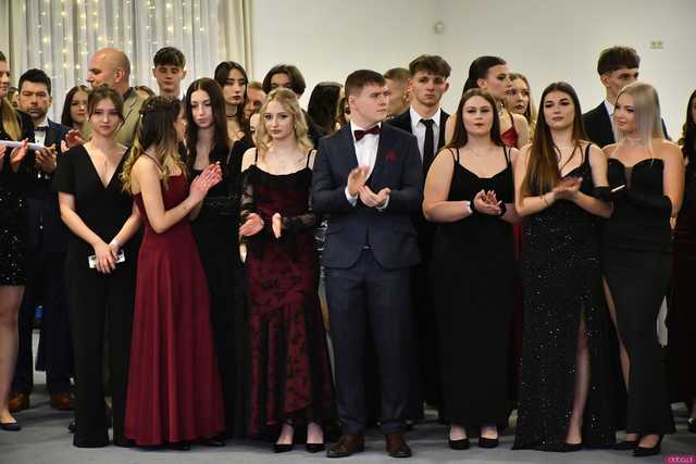 [WIDEO/FOTO] Ten wieczór zapamiętają do końca życia! Studniówka Zespołu Szkół Ekonomicznych w Świdnicy
