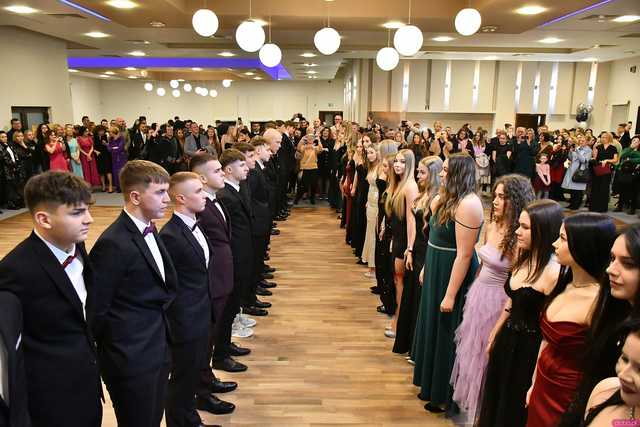 [WIDEO/FOTO] Ten wieczór zapamiętają do końca życia! Studniówka Zespołu Szkół Ekonomicznych w Świdnicy