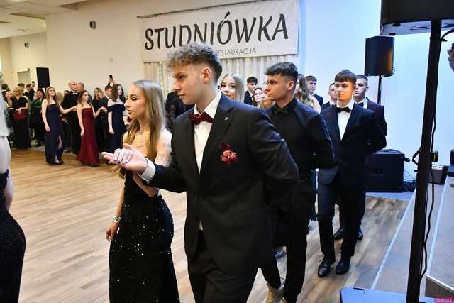 [WIDEO/FOTO] Ten wieczór zapamiętają do końca życia! Studniówka Zespołu Szkół Ekonomicznych w Świdnicy