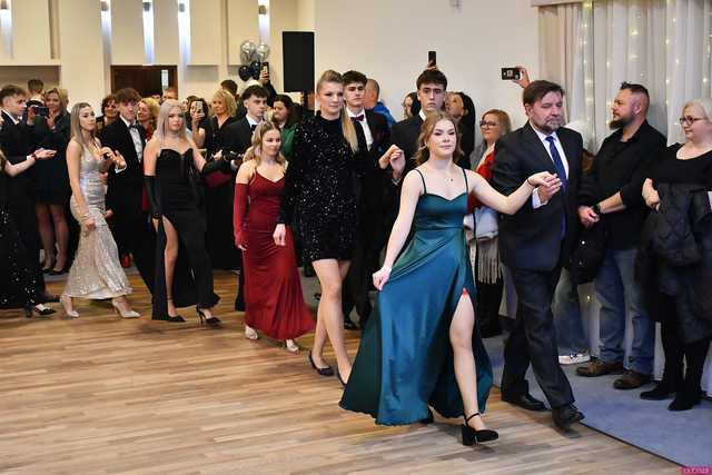 [WIDEO/FOTO] Ten wieczór zapamiętają do końca życia! Studniówka Zespołu Szkół Ekonomicznych w Świdnicy