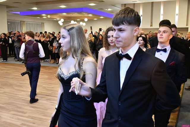 [WIDEO/FOTO] Ten wieczór zapamiętają do końca życia! Studniówka Zespołu Szkół Ekonomicznych w Świdnicy