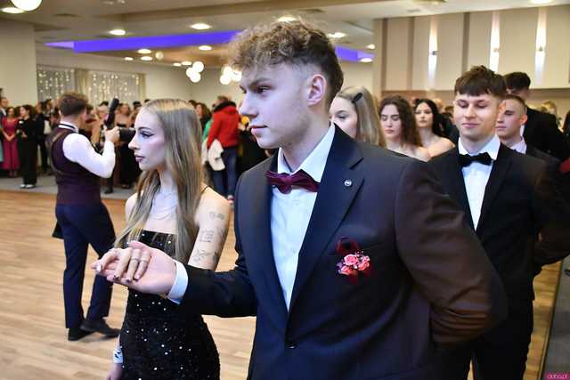 [WIDEO/FOTO] Ten wieczór zapamiętają do końca życia! Studniówka Zespołu Szkół Ekonomicznych w Świdnicy