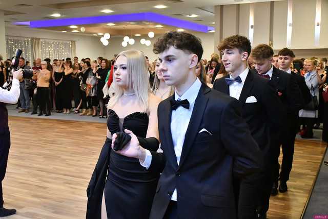 [WIDEO/FOTO] Ten wieczór zapamiętają do końca życia! Studniówka Zespołu Szkół Ekonomicznych w Świdnicy