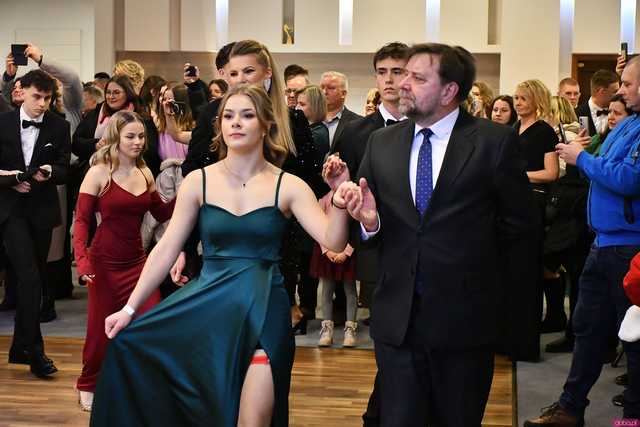 [WIDEO/FOTO] Ten wieczór zapamiętają do końca życia! Studniówka Zespołu Szkół Ekonomicznych w Świdnicy