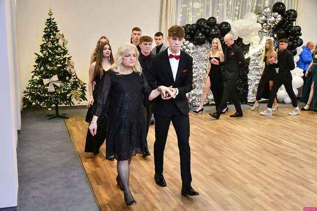 [WIDEO/FOTO] Ten wieczór zapamiętają do końca życia! Studniówka Zespołu Szkół Ekonomicznych w Świdnicy