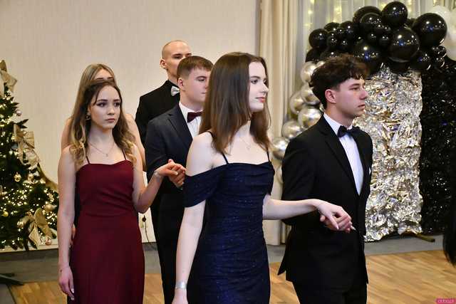 [WIDEO/FOTO] Ten wieczór zapamiętają do końca życia! Studniówka Zespołu Szkół Ekonomicznych w Świdnicy